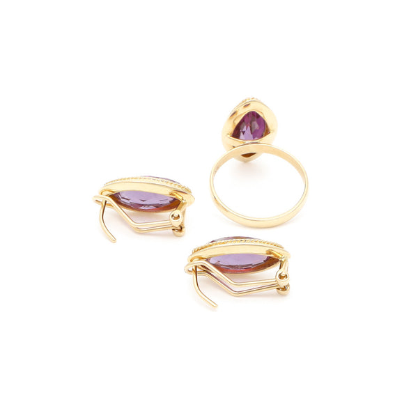 Juego de anillo y aretes diseño especial con alejandrina en oro amarillo 14 kilates.