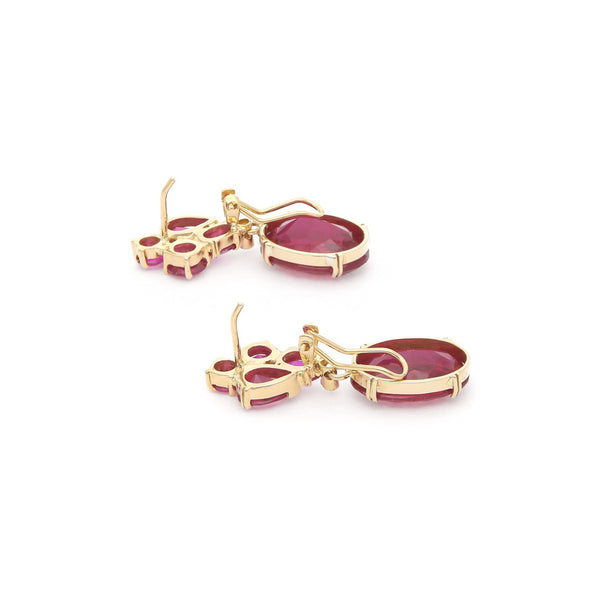 Juego de anillo y aretes diseño especial con rubíes y sintéticos en oro amarillo 14 kilates.