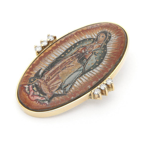 Medalla diseño especial con madre perla, sintéticos y esmalte motivo Virgen de Guadalupe en oro amarillo 14 kilates.