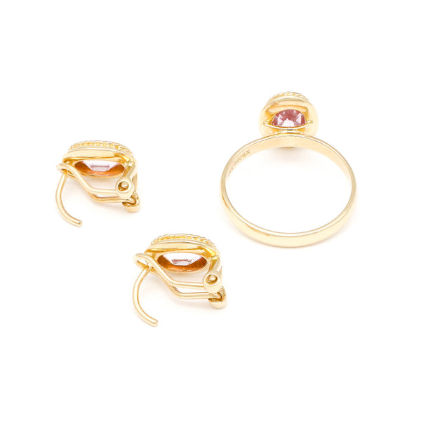 Juego de anillo y aretes torzal con Rosa de Francia en oro amarillo 14 kilates.
