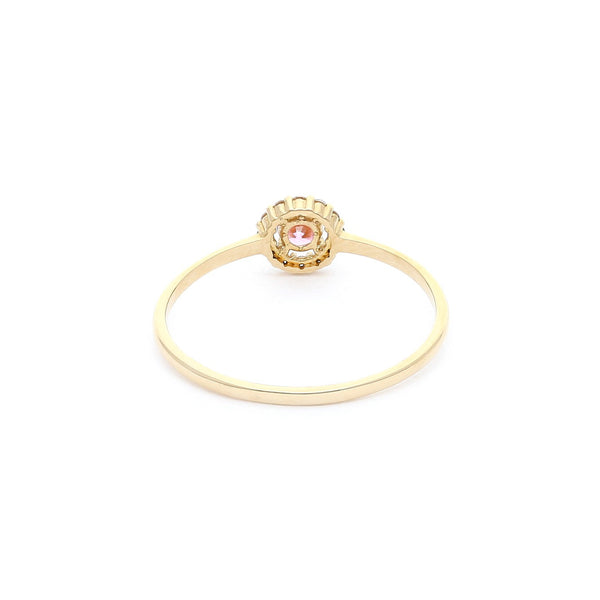 Anillo diseño especial con sintéticos en oro amarillo 14 kilates.