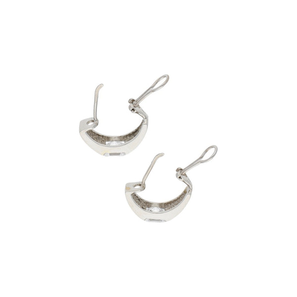 Aretes estilizados con sintético en oro blanco 12 kilates.