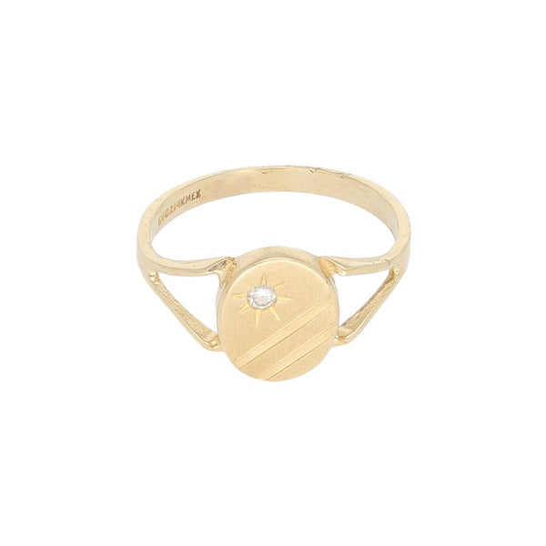 Anillo labrado con sintético en oro amarillo 14 kilates.