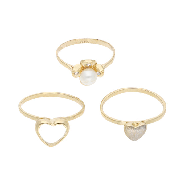 Dos anillos diseño especial uno de dos piezas motivo corazón y otro con perla en oro amarillo 14 kilates.