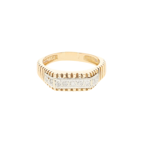 Anillo diseño especial con diamantes en oro amarillo 14 kilates.