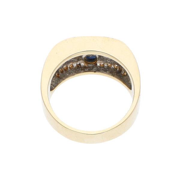 Anillo diseño especial con sintéticos en oro dos tonos 14 kilates.
