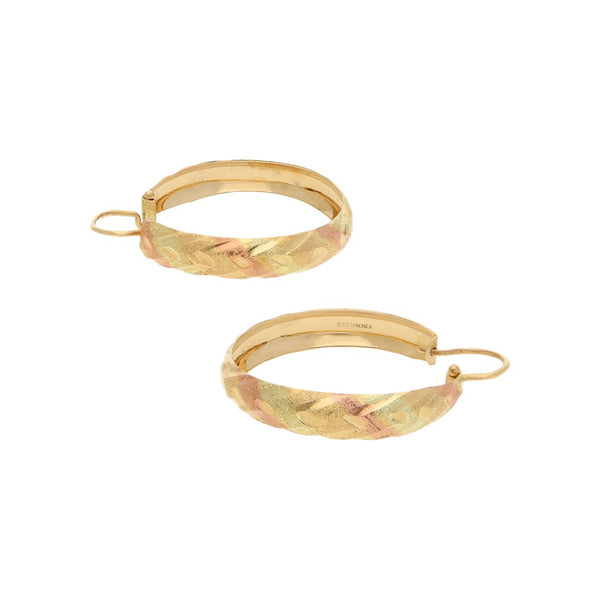 Arracadas labradas en oro amarillo 14 kilates.
