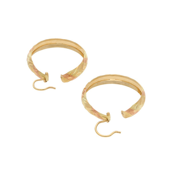 Arracadas labradas en oro amarillo 14 kilates.