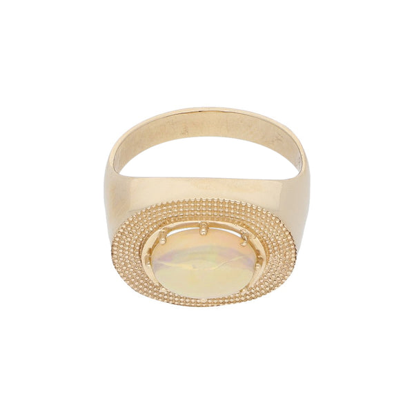 Anillo diseño especial con ópalo en oro amarillo 18 kilates.