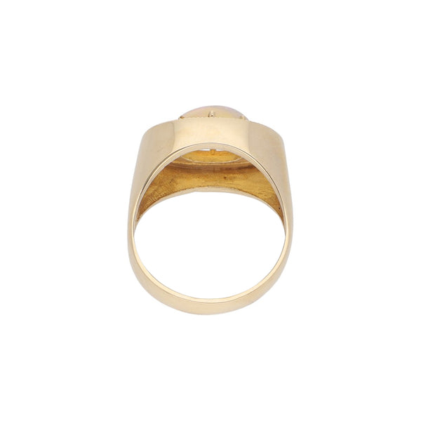 Anillo diseño especial con ópalo en oro amarillo 18 kilates.