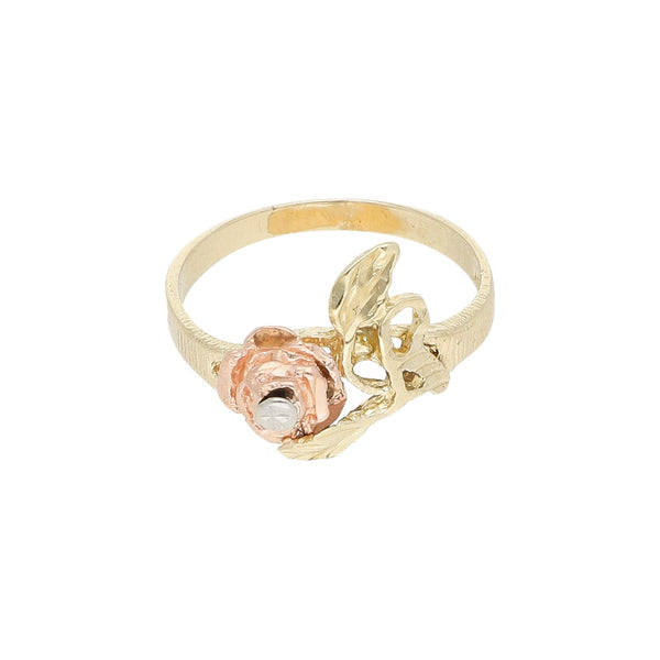 Anillo diseño especial motivo flor en oro tres tonos 12 kilates.