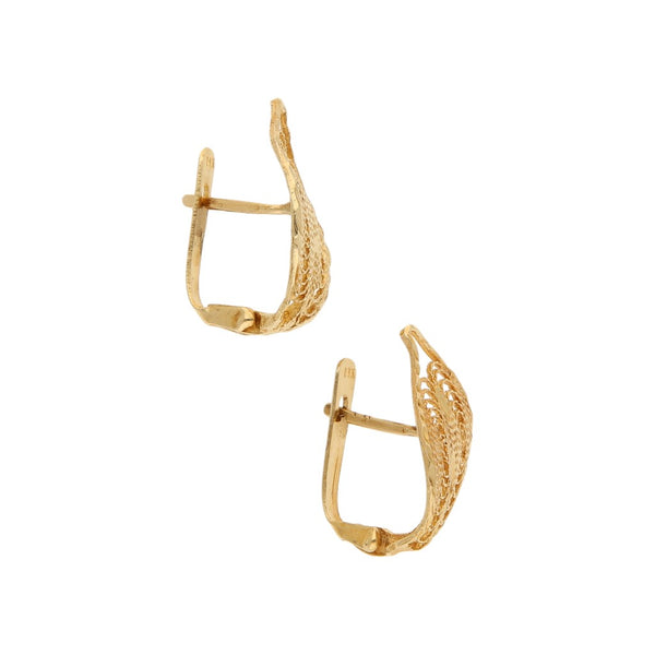 Aretes calados motivo hoja en oro amarillo 14 kilates.