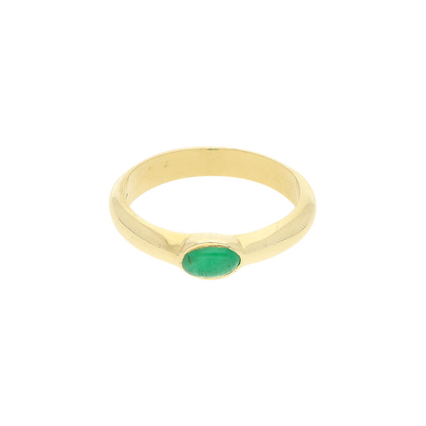Anillo liso con esmeralda en oro amarillo 14 kilates.