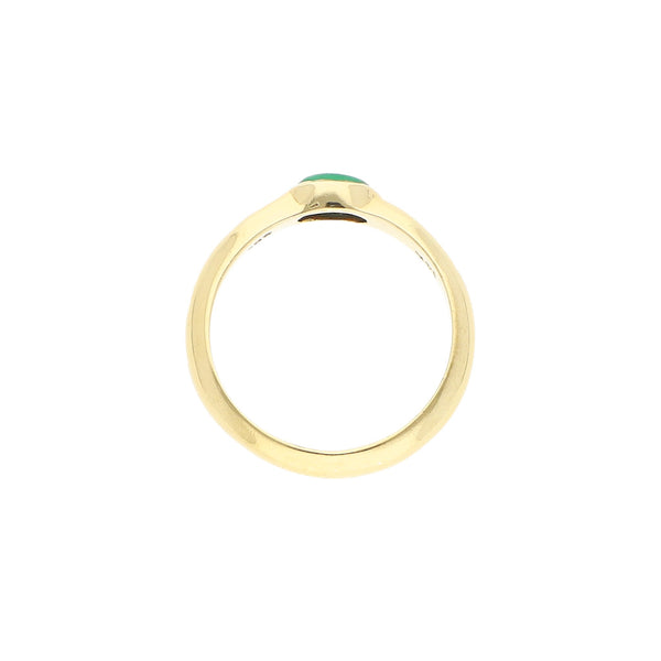 Anillo liso con esmeralda en oro amarillo 14 kilates.