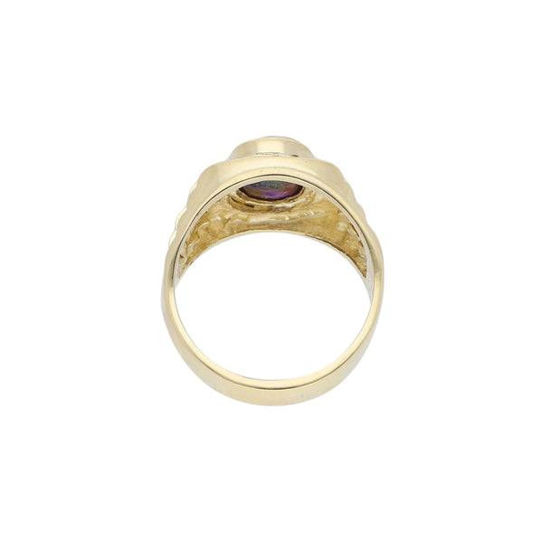 Anillo diseño especial con ópalo en oro amarillo 18 kilates.
