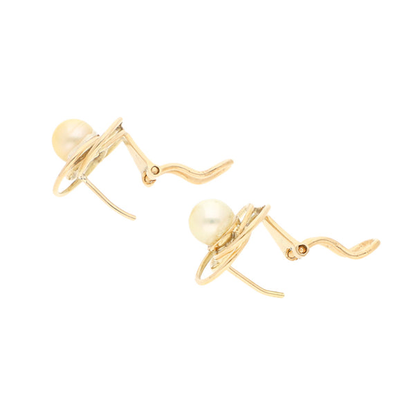 Aretes diseño especial con perlas en oro amarillo 14 kilates.