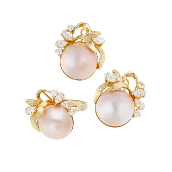 Juego de anillo y aretes diseño especial con media perla y circonias en oro amarillo 14 kilates.