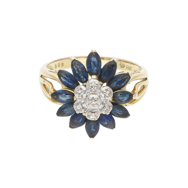 Anillo diseño especial con diamantes y sintéticos en oro dos tonos 14 kilates.