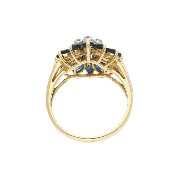 Anillo diseño especial con diamantes y sintéticos en oro dos tonos 14 kilates.