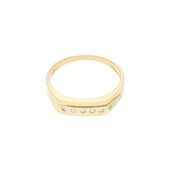 Anillo estilizado con circonias en oro amarillo 14 kilates.