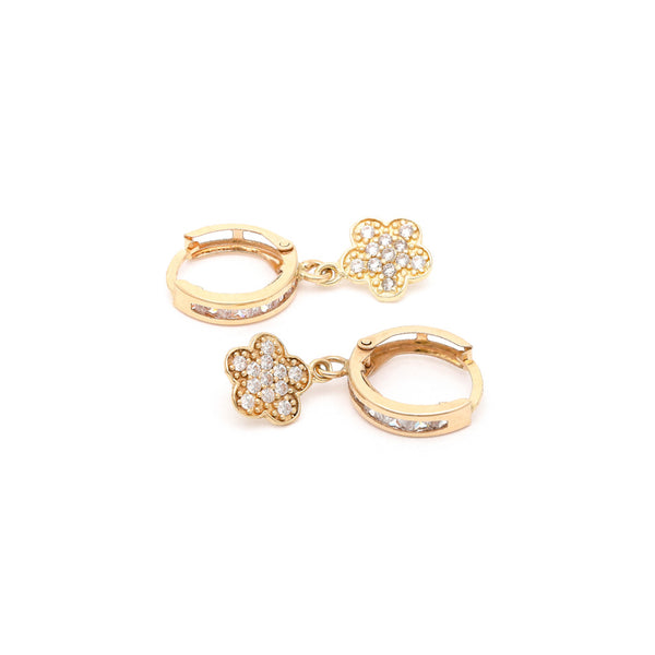 Arracada articulada con sintéticos y colgante motivo flor en oro amarillo 14 kilates.