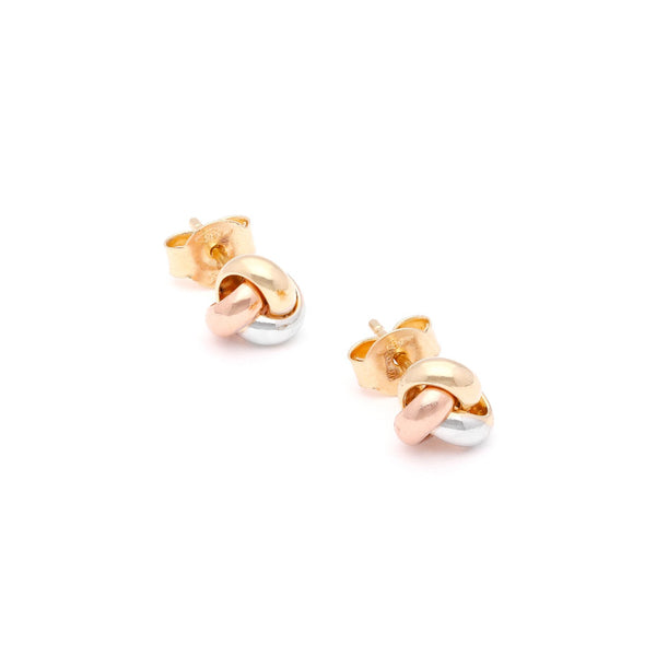 Aretes lisos motivo nudo en oro tres tonos 14 kilates.