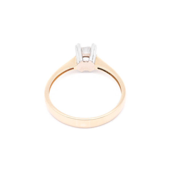 Anillo de compromiso con circonia en oro dos tonos 14 kilates.