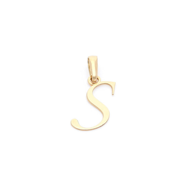 Dije liso motivo letra S en oro amarillo 14 kilates.