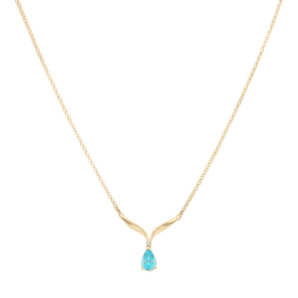 Gargantilla eslabón palmeado con aplicación, diamante y sintético en oro amarillo 14 kilates.