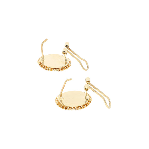 Aretes diseño especial en oro amarillo 14 kilates.
