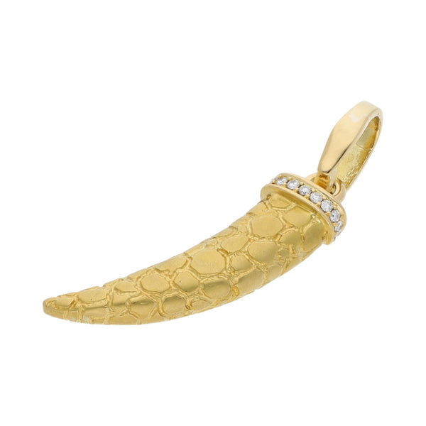 Dije diseño especial con diamantes motivo colmillo en oro amarillo 18 kilates.