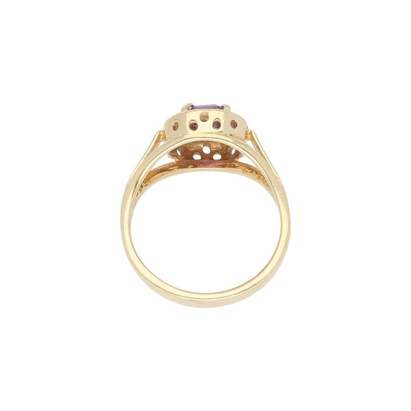 Anillo diseño especial con sintético en oro amarillo 14 kilates.