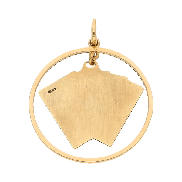 Dije labrado con esmalte motivo naipes en oro amarillo 14 kilates.