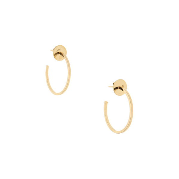 Broqueles lisos en oro amarillo 14 kilates.
