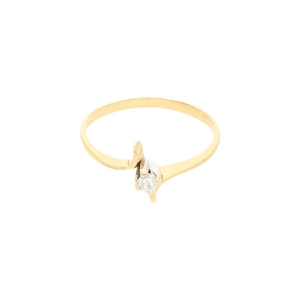 Anillo estilizado con diamante en oro amarillo 14 kilates.