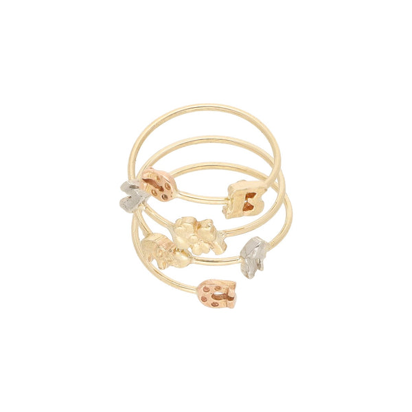 Anillo diseño especial motivo figuras diferentes en oro tres tonos 14 kilates.