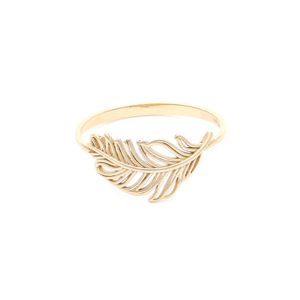 Anillo calado motivo hoja en oro amarillo 14 kilates.
