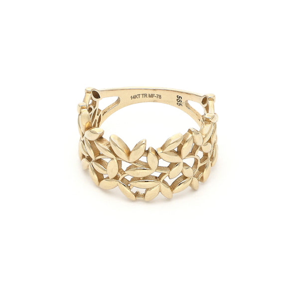 Anillo calado motivo hojas en oro amarillo 14 kilates.