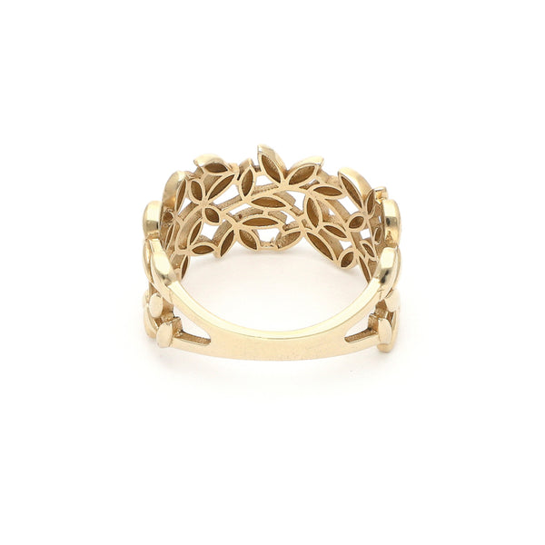 Anillo calado motivo hojas en oro amarillo 14 kilates.