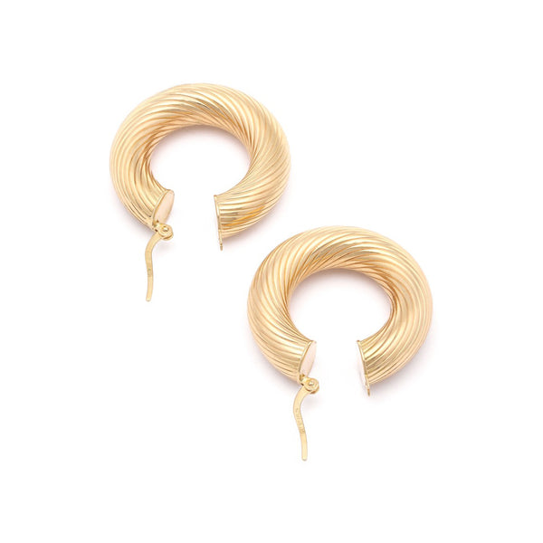 Arracadas huecas en oro amarillo 14 kilates.