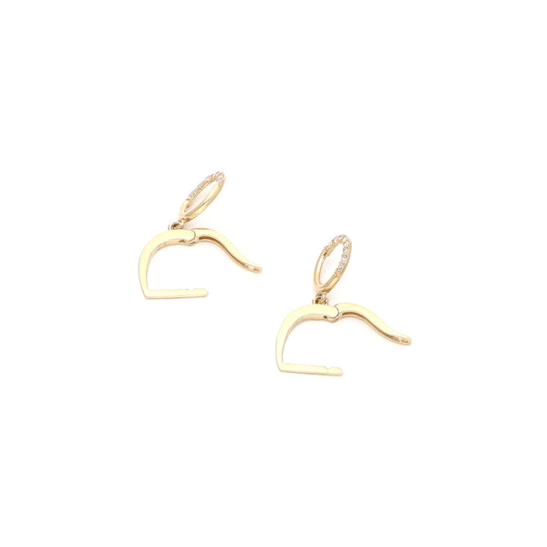 Arracadas diseño especial con colgantes y circonias en oro amarillo 14 kilates.