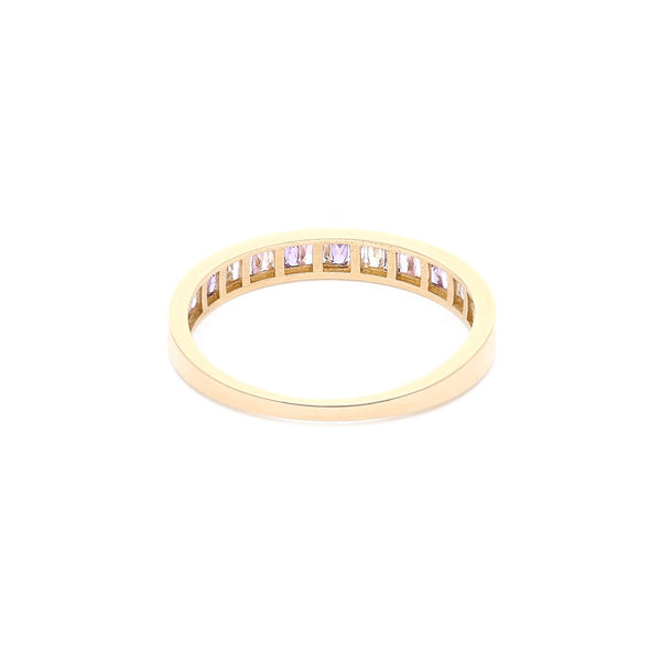 Anillo diseño especial con sintéticos en oro amarillo 14 kilates.
