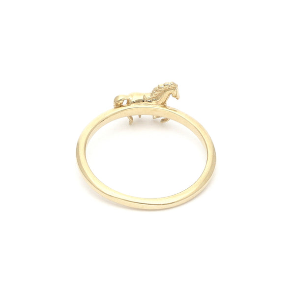 Anillo diseño especial motivo caballo en oro amarillo 14 kilates.