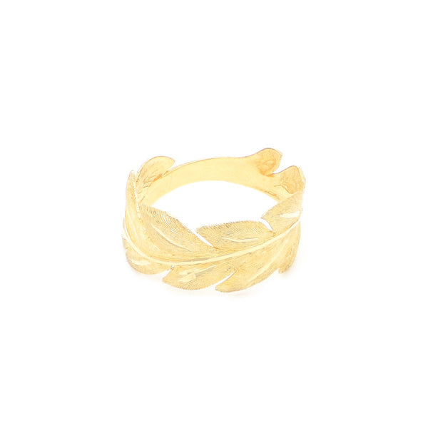 Anillo labrado motivo hojas en oro amarillo 14 kilates.