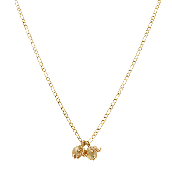 Collar de tres eslabones por uno y dijes diseño especial motivo elefante en oro amarillo 14 kilates.