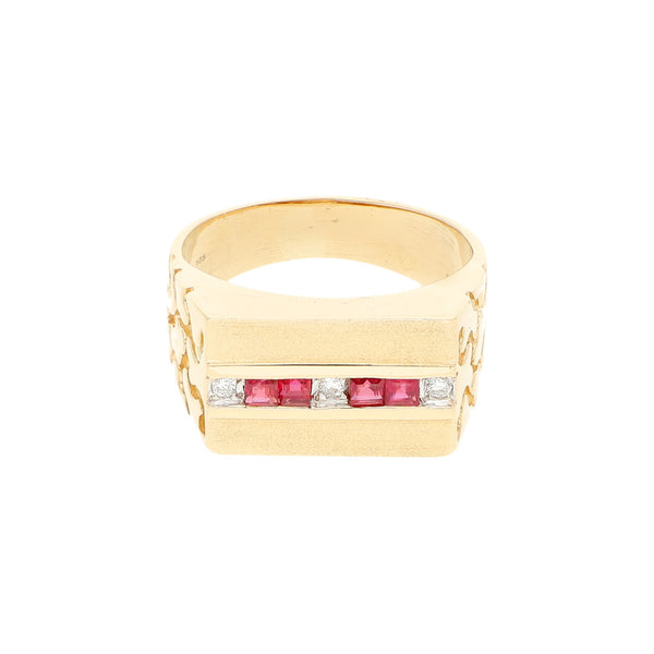 Anillo barroco con diamantes y rubíes en oro amarillo 14 kilates.