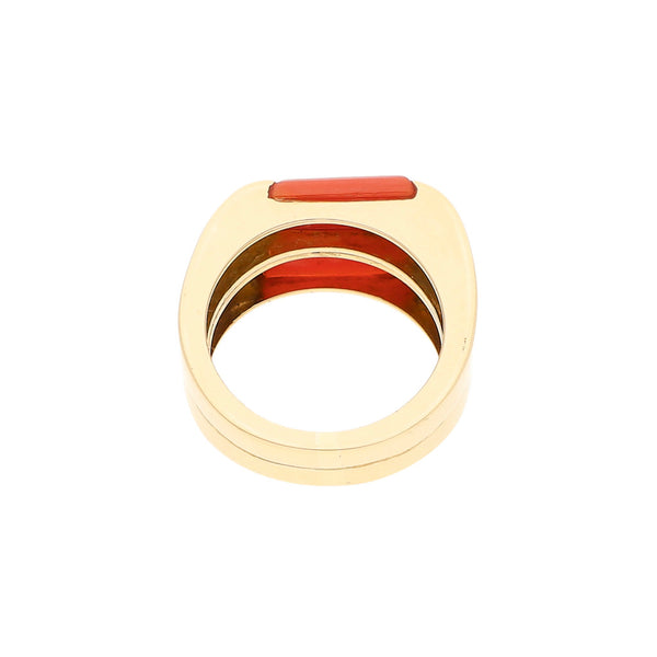 Anillo diseño especial con coral en oro amarillo 14 kilates.
