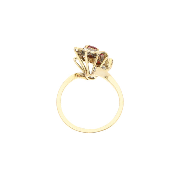 Anillo diseño especial con diamantes y rubíes en oro amarillo 14 kilates.