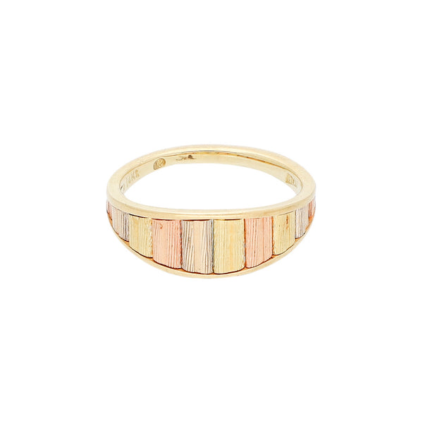 Anillo diseño especial en oro tres tonos 14 kilates.