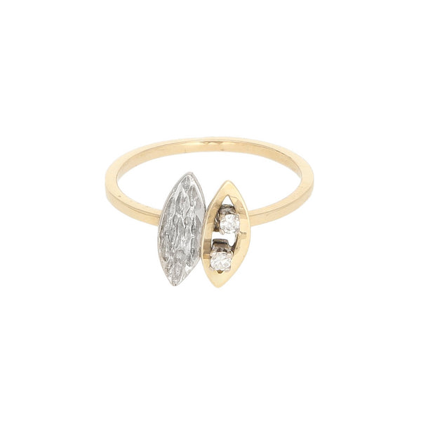 Anillo diseño especial con aplicaciones y diamantes en oro amarillo 12 kilates.